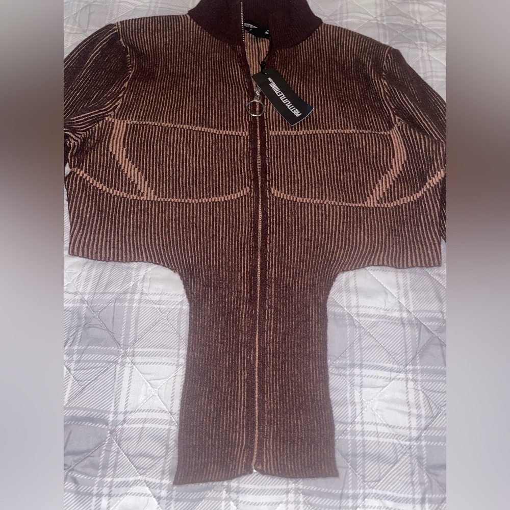 PrettyLittleThing Brown Ribbed Crop Top - Picture 2 of 7